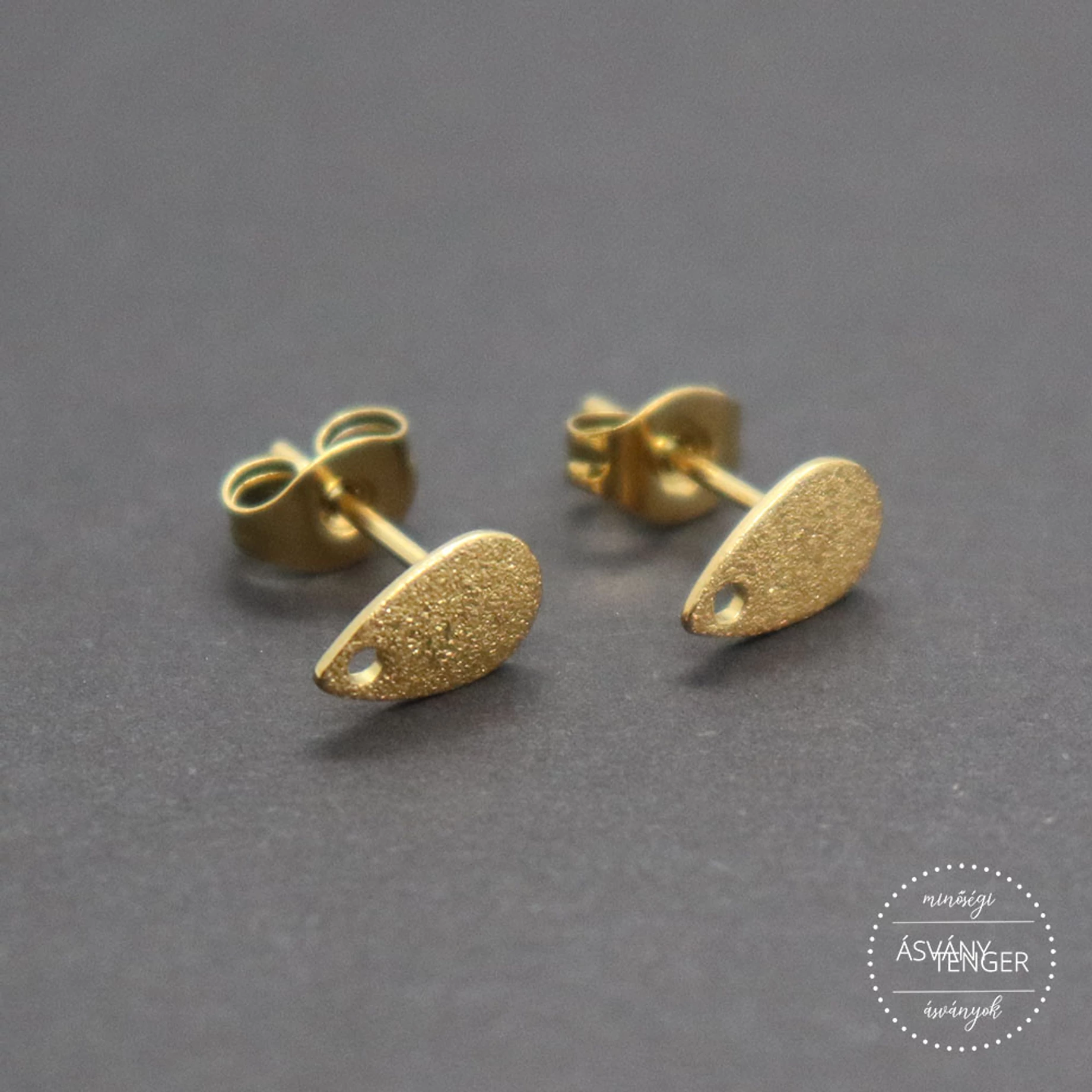 Csepp alakú, arany színű nemesacél fülbevaló alap Csepp alakú, arany színű nemesacél fülbevaló alap