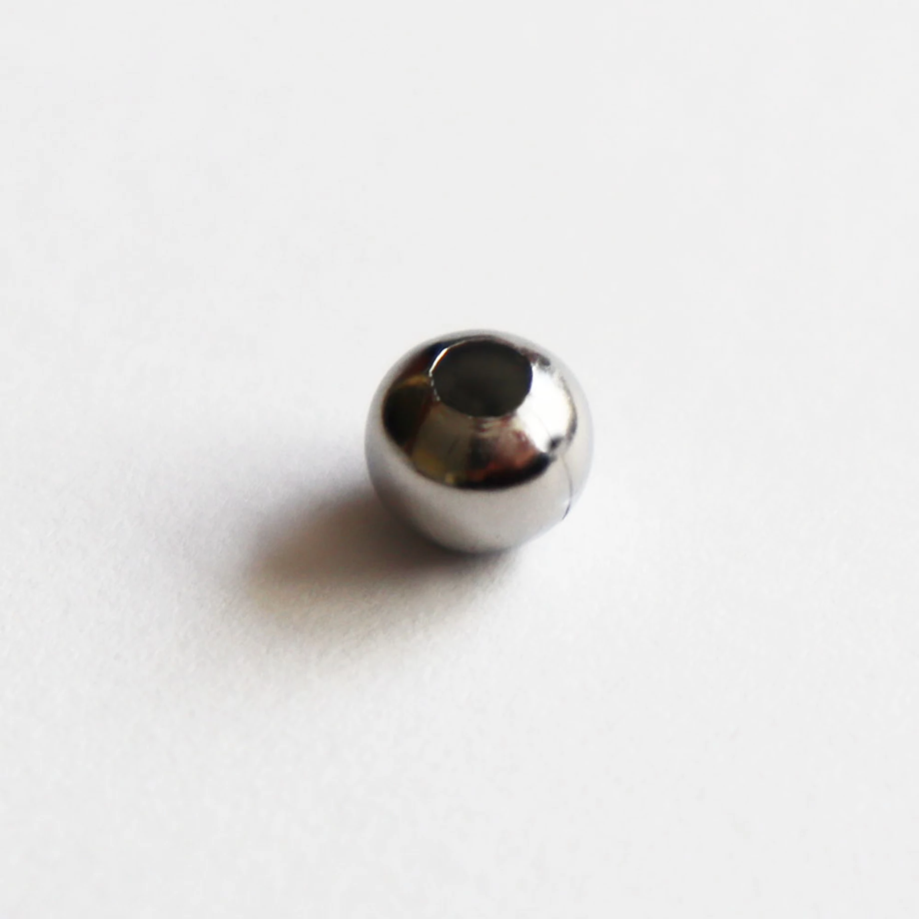 Nemesacél nagylyukú gyöngy, 6 mm