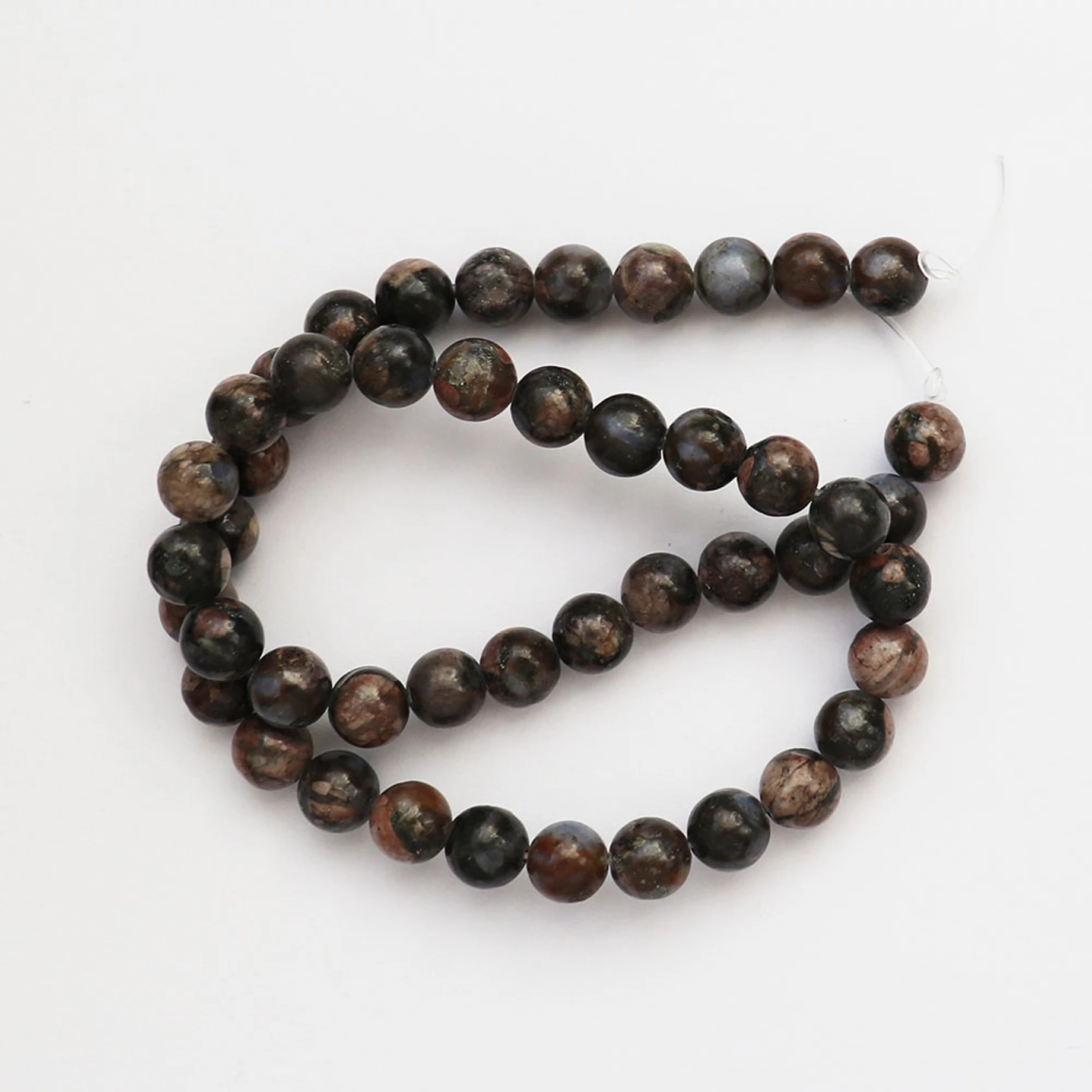 Glaukofán ásványgyöngy, 8 mm, egész szál