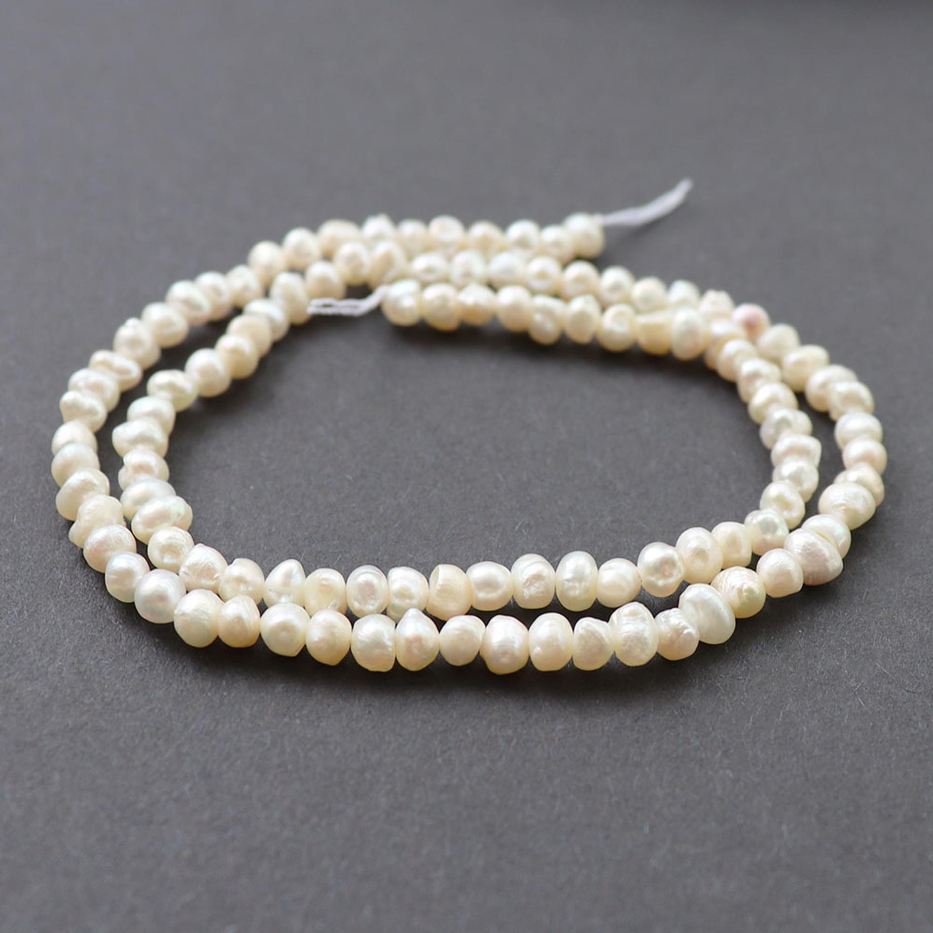Édesvízi tenyésztett gyöngy, 3-4 mm, egész szál