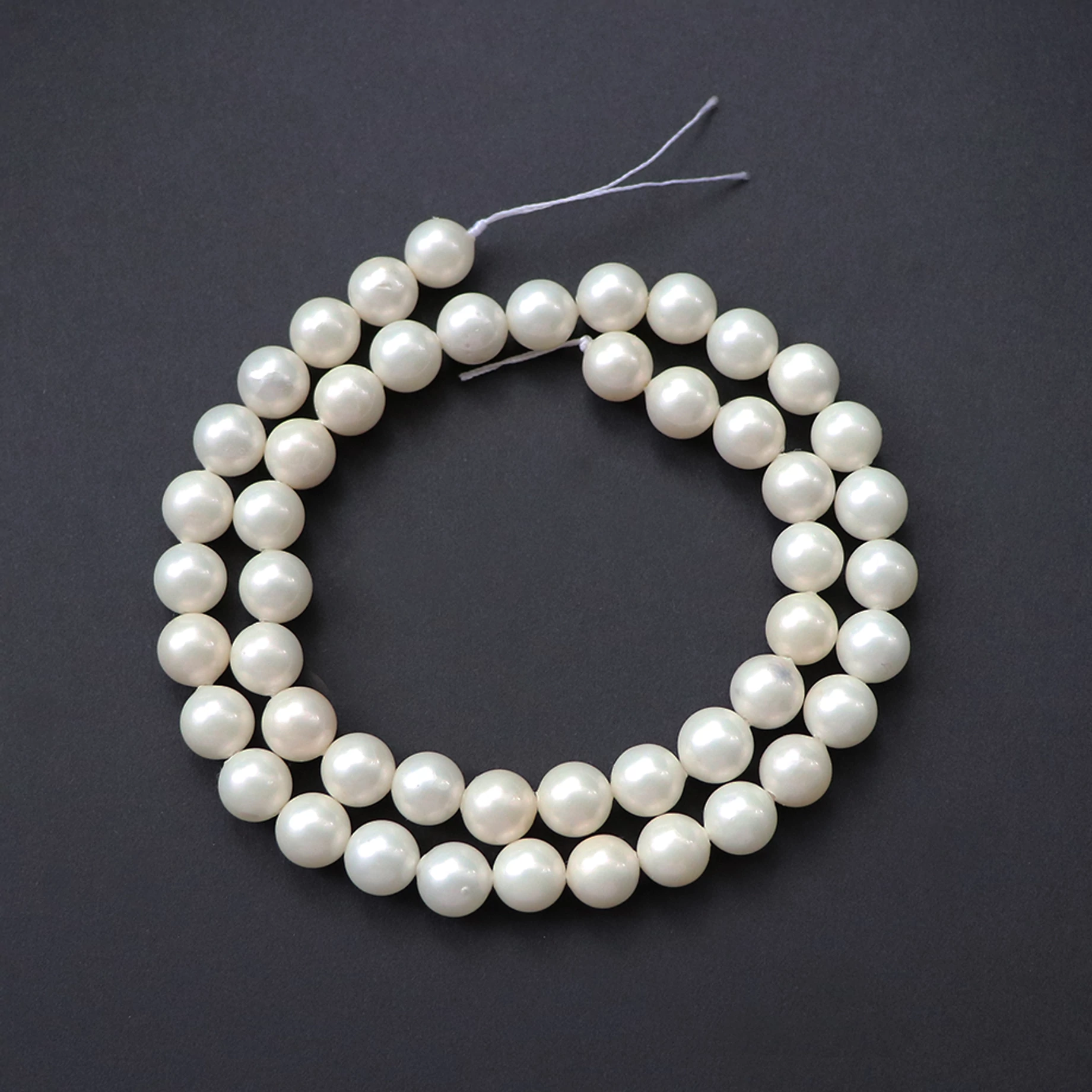 Shell Pearl krémfehér gyöngyfüzér, 8 mm egész szál
