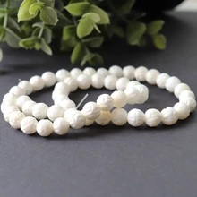 Lótuszvirág Tridacna fehér kagyló gyöngyfüzér, 8 mm egész szál
