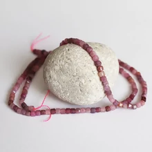 Rubin fazettált kocka, 4 mm ásványgyöngy, egész szál