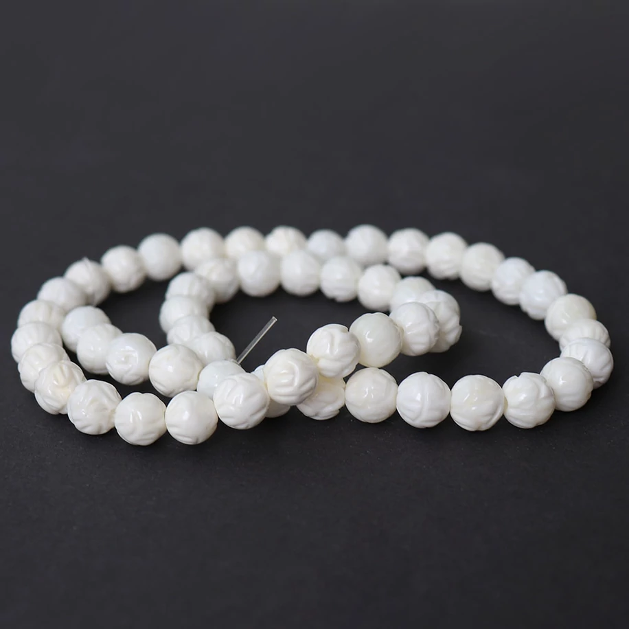 Lótuszvirág Tridacna fehér kagyló gyöngyfüzér, 8 mm egész szál